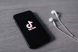 Instagram rolls out reels in ph: Tiktoker Khaby Lame Macht Sich Uber Nutzlose Life Hacks Lustig Und Geht Viral