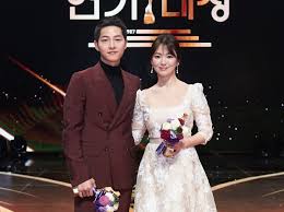 Fans were shocked by the announcement of their engagement in july 2017, which was made by a joint statement by their respective agencies, blossom entertainment and united artists agency (uaa). 8 Reasons Why Fans Knew Song Joong Ki And Song Hye Kyo Were Dating Before It Was Announced Koreaboo