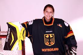 Der eishockey schläger für senioren jetspeed 440 sr 85 ist etwas für anspruchsvolle. Top 20 Sexiest Weiblichen Eishockeyspielerinnen Gewahlt Darunter 3 Deutsche Nationalspielerinnen