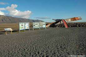 The largest unconfined, active outwash plain on earth, skeidararsandur, extends seawards across the coastal plain of. Skeidararsandur