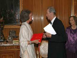 La 19 iunie 2014, juan carlos a abdicat în favoarea fiului lor, felipe vi. Regina Sofia A Spaniei SolidarÄƒ Cu Familia RegalÄƒ A Romaniei