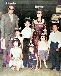 Ramlee, was a malaysian actor, filmmaker, musician, and composer. Brader Filem Lensa Klasik P Ramlee Famili Foto Kenangan Allahyarham Tan Sri P Ramlee Dan Puan Sri Saloma Bersama Anak Kandung Anak Tiri Serta Anak Angkat Mereka Nasir P