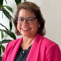 Raylene Thomas's Instagram, Twitter & Facebook