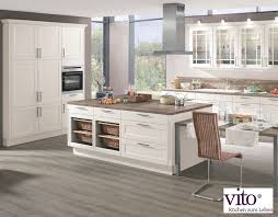 Landhauskuchen Allzeit Beliebt In Stadt Und Land Leiner In 2020 European Kitchens White Modern Kitchen Shaker Kitchen Design