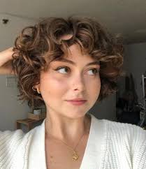 1000+ ideas about coupe cheveux frisés on. Cheveux Boucles 12 Coupes Ultra Tendance Pour Sublimer Ses Ondulations Biba Magazine
