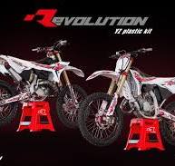 RTECH REVOLUTION KIT YZ 125-250 2002-21 WHITE/BLACK (Inc Fuel Tank)