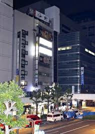 カロン(光) sg:2021/06/18(金) 12:12:50.87id:gcusuf6a0 なに？マイナスドライパーとか？ 3: Xdiox0nlrvn59m