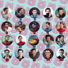 See more ideas about tom holland, tom holland tom holland cute. Tom Holland Susse Knopfe Magnete Schlusselanhanger Halsketten Etsy