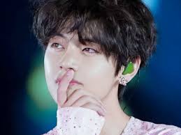 Schaue dir beliebte inhalte von folgenden erstellern an: All The Times Bts V Said The Most Hilarious Things With A Straight Face