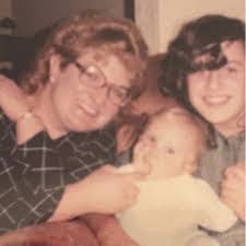 Sonia Wells's Instagram, Twitter & Facebook