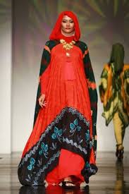 Baik di toko, butik, mall sampai department store. 31 Ide Sasirangan Gaun Model Batik