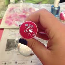 How do you stamp an image on a stamping plate? How Do Nail Art Stamping Plates Work