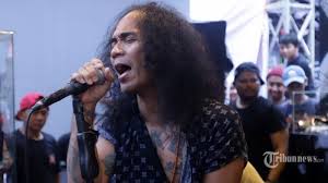 Lalu mau apa lagi chordtela. Lirik Dan Chord Lagu Ku Tak Bisa Slank Pernah Berpikir Tuk Pergi Tribunnews Com Mobile