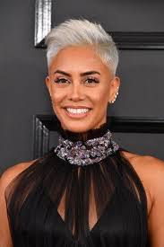 The Best Beauty And Hair Looks From The 2017 Grammy Awards Short Hair Styles Hair Styles Short Grey Hair