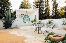 This Is What You Should Be Putting Down In Your Back Yard Exterior Design Backyard Home Garden Design Backyard Landscaping Designs