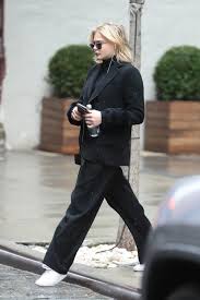 She appears as a ghost afterwards, saying goodbye to jessica alba in the hospital before being led away by a shadowy figure. Chloe Grace Moretz Wears A Cool Girl Power Suit Post Breakup With Brooklyn Beckham Vogue