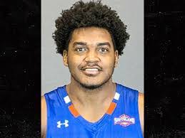 Darius Lee's Instagram, Twitter & Facebook