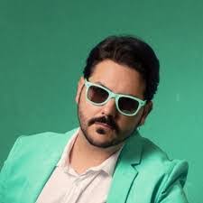 Aileen Templeton's Instagram, Twitter & Facebook