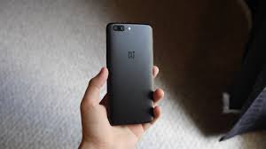 The case is very stable and resists pressure and there are two versions of the oneplus 5: Review Oneplus 5 Is The Company S First Truly Killer Flagship Video 9to5google