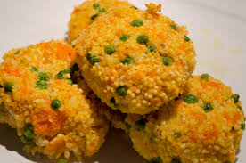 Grattugiare con una grattugia a fori larghi le zucchine e le carote, tagliare a rondelle sottili il porro e a listeralle finissime il peperone. Boulettes Di Miglio E Zucca Veganblog Ricette E Prodotti Dal Mondo Vegan