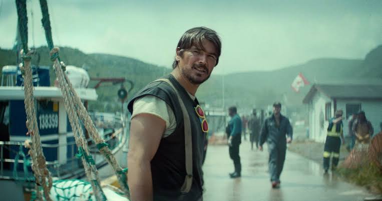Josh Hartnett Battles a Sea Monster in First Teaser for Netflix's 'BELOW' -  Popternative