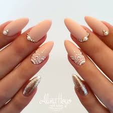 5 435 Curtidas 100 Comentarios Alina Hoyo Nail Artist Alinahoyonailartist No Instagram Mandala Saga Do Yo In 2020 Gold Nails Almond Nails Almond Nails Designs