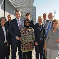 Der virologe christian drosten von der universitätsklink charité in berlin bedauert die entwicklungen um astrazeneca mit ausgesetzten impfungen und knapperen liefermengen. Institut Fur Virologie Charite Universitatsmedizin Berlin