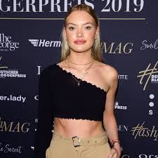 She was born in 2000s, in millennials generation. Cheyenne Ochsenknecht Schwanger Sie Wird Zum Ersten Mal Mutter Stern De