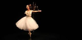 Adoro danças latinas, como o tango e o flamenco,escolhi um vído de flamenco para comemorar este dia. Dia Da Bailarina 1 De Setembro Calendarr