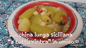 Ad operazione ultimata, sciacquare la zucchina siciliana e metterla a sgocciolare. Zucchina Lunga Siciliana A Tuttu Rintra In Umido Youtube