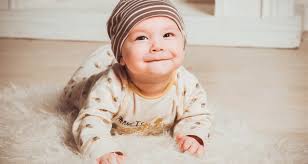 Meist lernen die babys zunächst ihren kopf kontrolliert zu bewegen, daraufhin meist das herumdrehen und danach schließlich das sitzen ohne hilfestellung. Wann In Welchem Alter Drehen Sich Babys Tipps Zur Hilfe