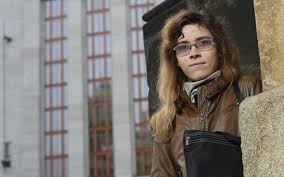 Ta tam byla unavená žena, která vypadala jako učitelka ve výslužbě, co na svůj vzhled rezignovala. Tomas Etzler Ta Zmanipulovana Spinava Cubka To Je Kultura Komentar Stepana Chaba Krajske Listy Cz