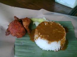Tepung beras, santan kelapa, kelapa muda, dan pewarna jika diperlukan. Nasi Kukus Ezzaaziz S Blog