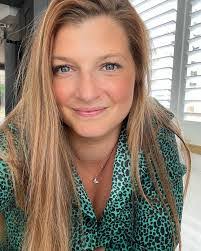 Claire Lawrence's Instagram, Twitter & Facebook