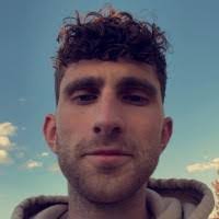 Alex Runyon's Instagram, Twitter & Facebook