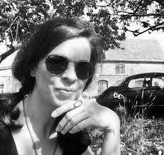 Laura Hof's Instagram, Twitter & Facebook