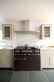 Time and time again, the shaker style has been embraced in countless homes across the globe. This Devol Shaker Kitchen Has A Clean Crisp Finish That Feels Light And Inviting Shaker Kitchen Devol Kitchens Kitchen Cooker