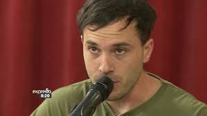 Matthew Mole Performs “Let Me”