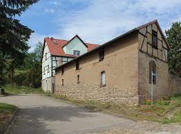 Das haus felsenkeller will als soziokulturelles zentrum soziale, politische und kulturelle lernprozesse anregen. File Wallhausen Helme Haus Felsenkeller 202 Jpg Wikimedia Commons