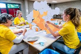 We kijken naar initiatieven die in gelderland worden opgestart en luisteren naar gasten die hun ervaringen vertellen over het. Kaart Aantal Besmettingen Stijgt Verder Ook In Oost Nederland Volgen Extra Maatregelen Coronavirus Destentor Nl