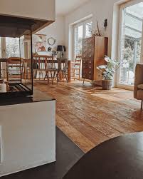 Große oberlichter bringen licht in den. Licht Im Oktober Wohnideen Wohnzimmer Parkett Ho