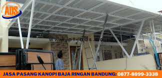 Membuat kandang ayam dengan baja ringan. Contoh Kanopi Baja Ringan Model Konstruksi Atap Teras Rumah Di 2021 Atap Teras Kanopi Teras