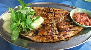 Bagi anda pecinta pedas, sajian ikan bakar juga bisa dikreasikan dengan racikan bumbu pedas seperti bumbu padang, bumbu rujak, atau bumbu bali. Ikan Bakar Wikiwand