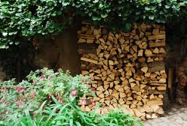 Brennholz aufbewahrunghnzimmer kaminholz aussen metall innen. Brennholz Machen Brennholz Lagern Heimwerker Tipps