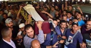 نجوم الفن يشيعون جنازة فاروق الفيشاوي نادية الجندى ومحمد هنيدى وعمرو يوسف وهالة صدقى وشهيرة يلقون نظرة الوداع على جثمان الراحل وانهيار سمية الألفى وانفعال أحمد الفيشاوي ودموع إلهام شاهين أبرز المشاهد