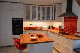 Credence Bicolore Rouge Et Blanche En Carreaux Metro Sejour Cuisine Idees De Design D Interieur Idee De Decoration