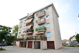 La villa si sviluppa su più livelli, il piano terra è caratterizzato Case A Nova Milanese In Vendita E Affitto Risorseimmobiliari It