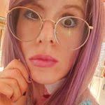 Amanda Pollet's Instagram, Twitter & Facebook