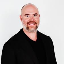 Ladies and gentlemen, can I please have your attention?