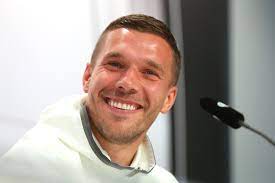 Born łukasz józef podolski (ipa: Das Supertalent Lukas Podolski Sitzt In Der Neuen Jury Gala De